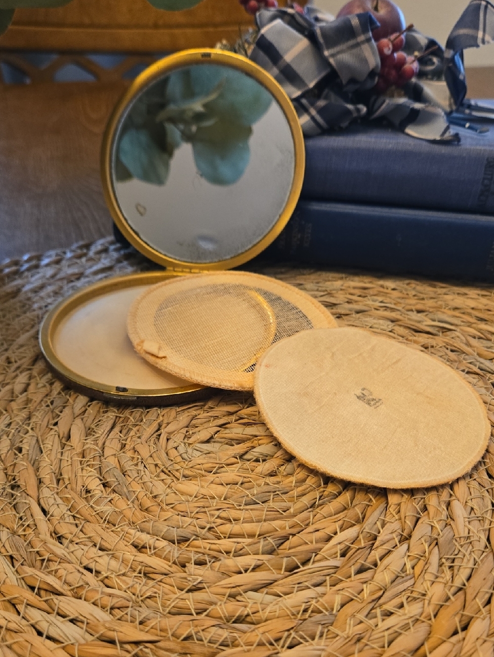Vintage Round Compact Mirror with Powder Puff